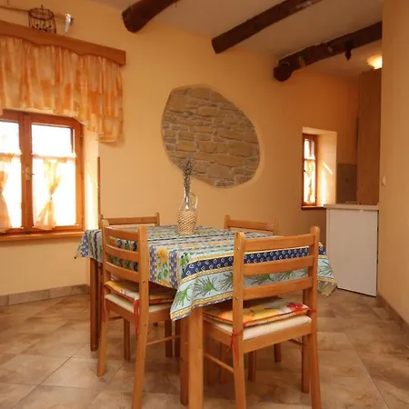 House With A Swimming Pool Cepic, Istria - Sredisnja Istra - 7404 Holiday home Pulgarija Cepic